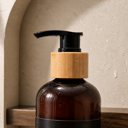 Close view of the black pump and bamboo-look collar on Diggn'It Luxury Hair Shampoo | MISK
