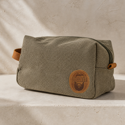Diggn'It Men's Travel Bag in Canvas Green on warm mineral plaster